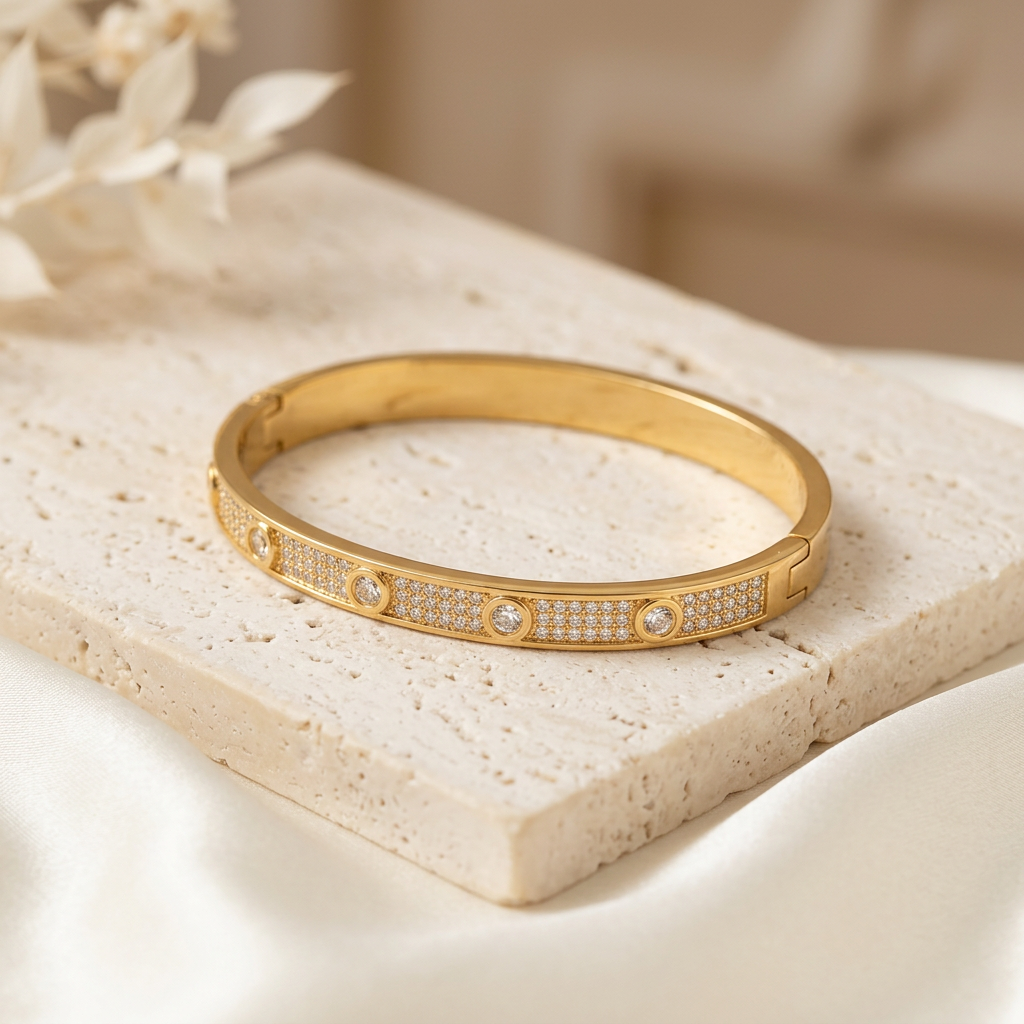 Jonc Angelina seul sur fond beige
