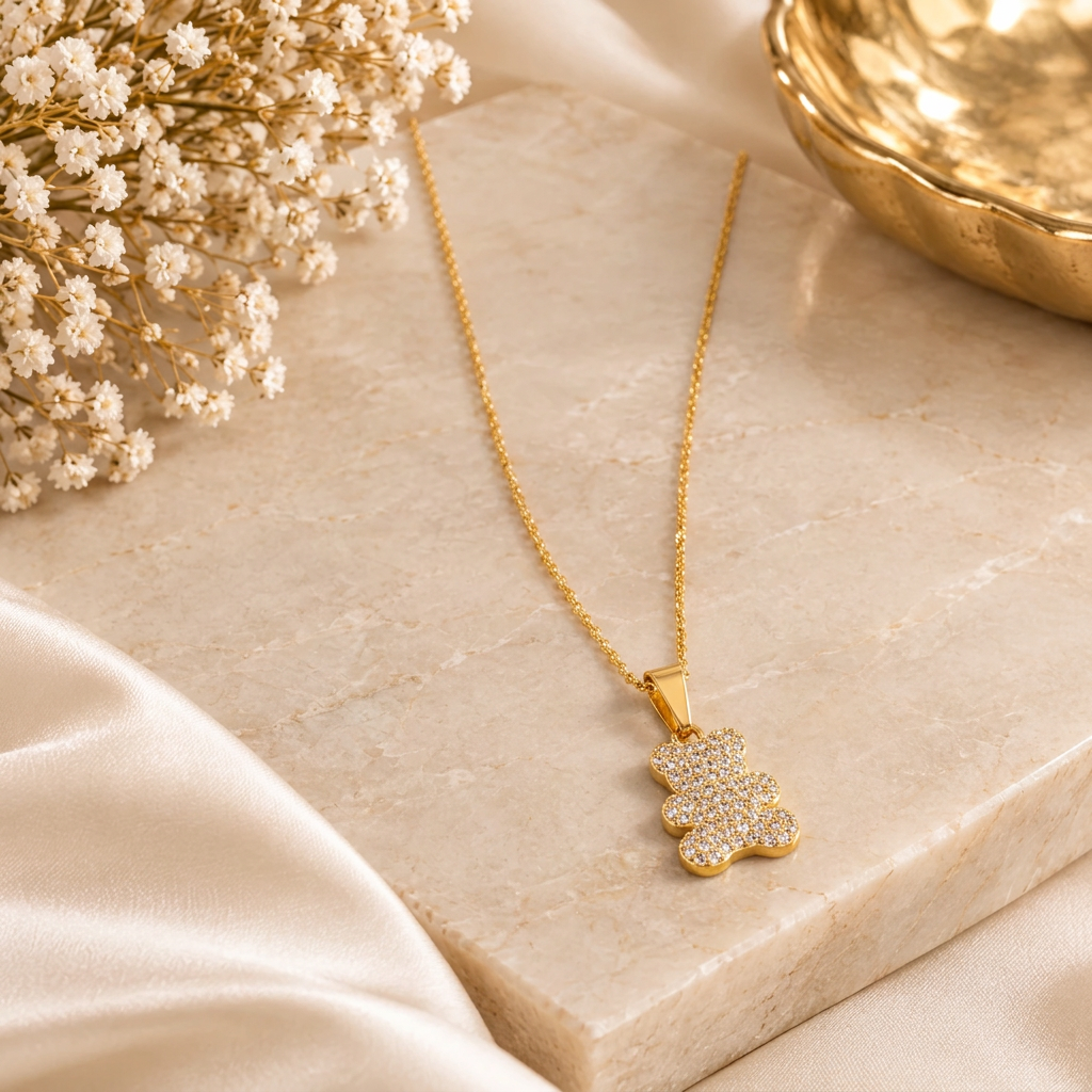 Collier Teddy sur décor beige