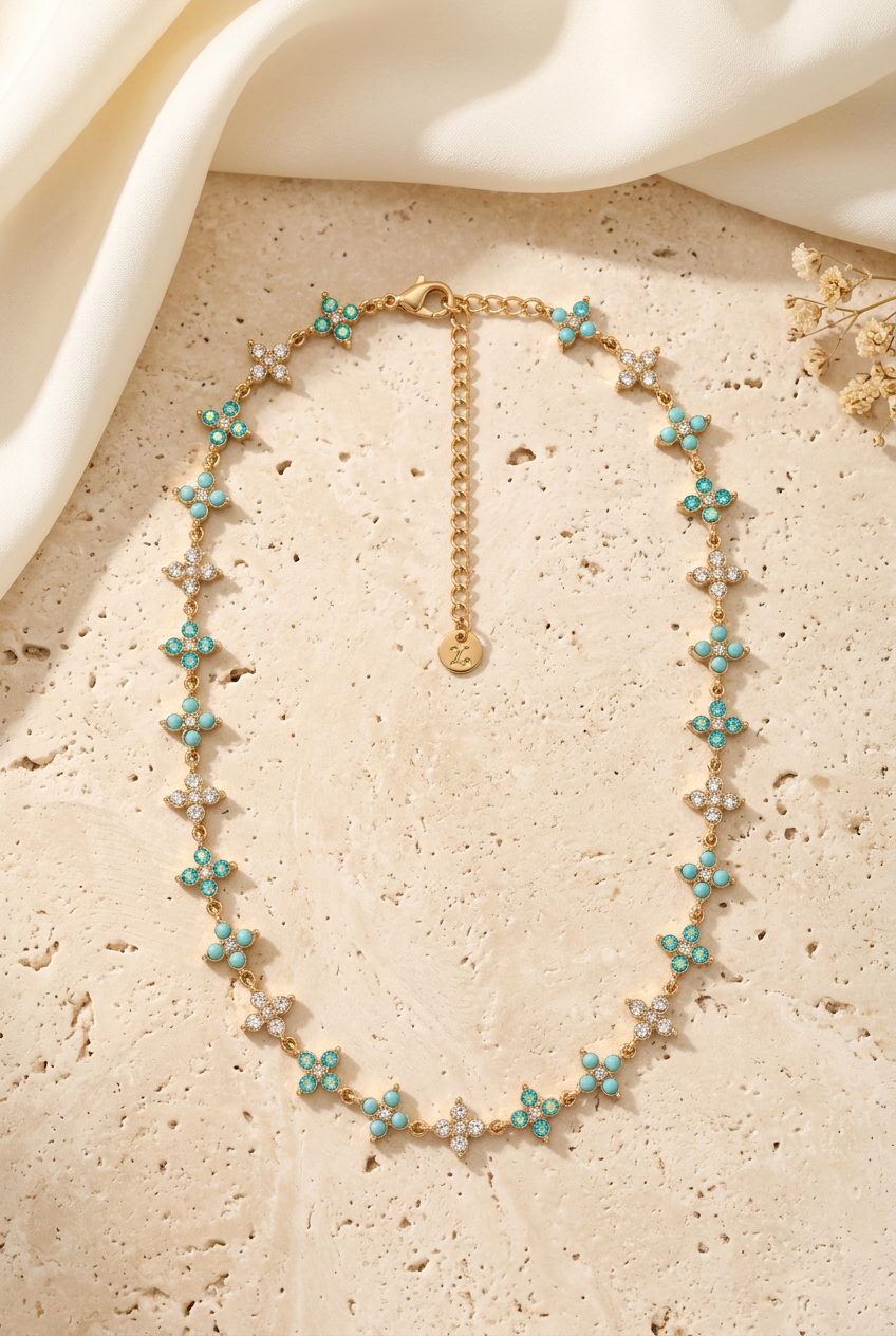 Collier Princesse Mérida sur décor beige travertin