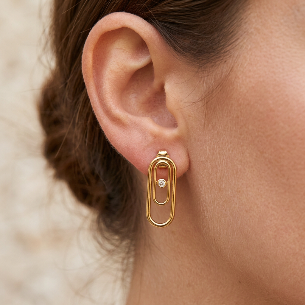 Boucles d’oreilles Agathe portées en gros plan